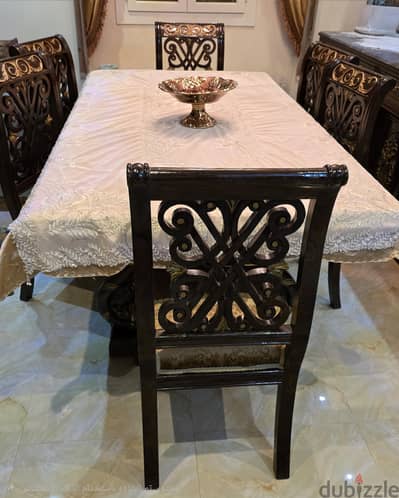 غرفة سفرة خشب زان أحمر (6 كراسي، بوفيه، نيش) | Red Beech Dining Room