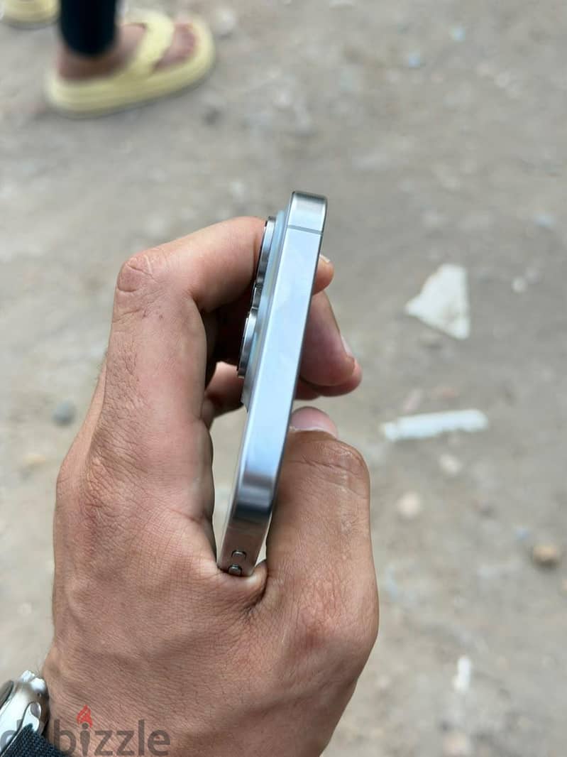 Apple - iPhone 16 Pro Max 8