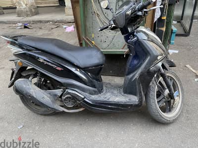 Sym st200 عامل ٦٤٠٠٠ كيلو رخصه فيها سنتين و شهرين مرور عين الصيره