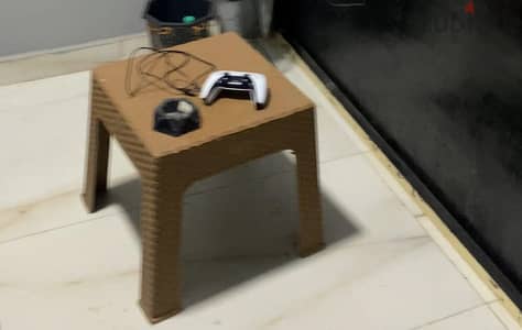 ١٠ ترابيزات صغيره بلاستيك
