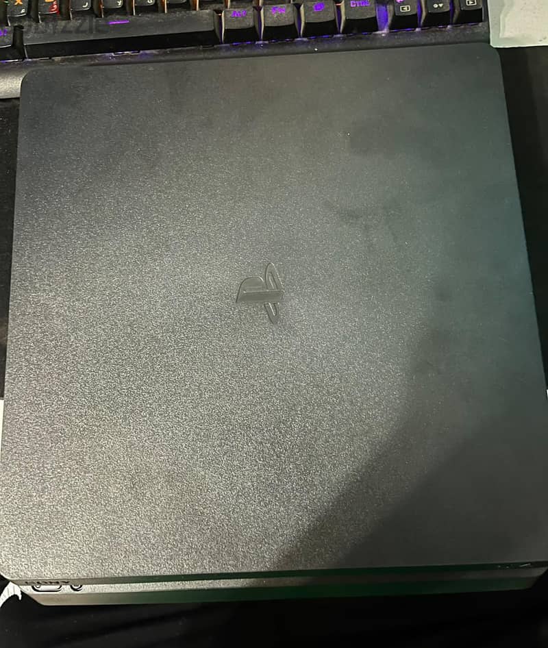 PS 4 Slim 1