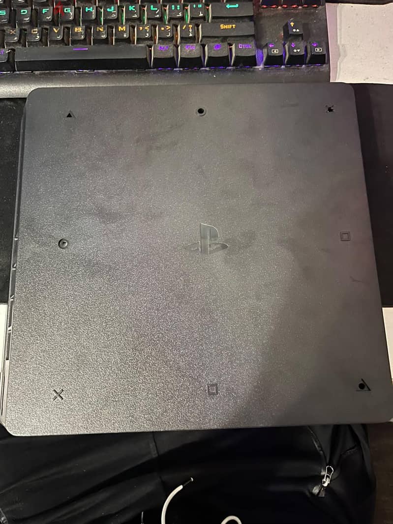 PS 4 Slim 2