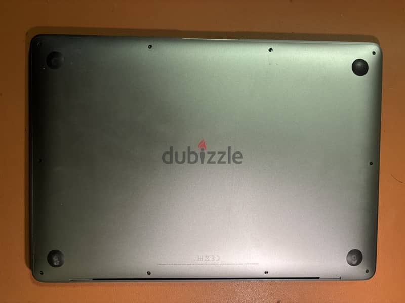 MacBook Air 13-inch (M1) 1