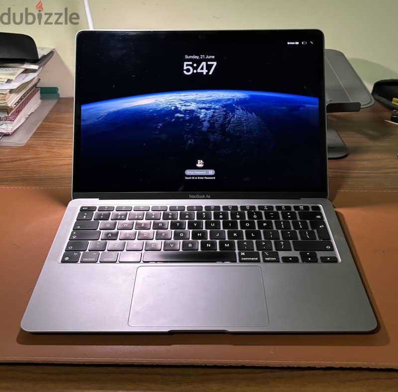 MacBook Air 13-inch (M1) 6
