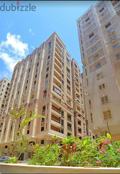 شقه بمطلات مفتوحه بكومباوند حي محرم باشا من المالك مباشرة