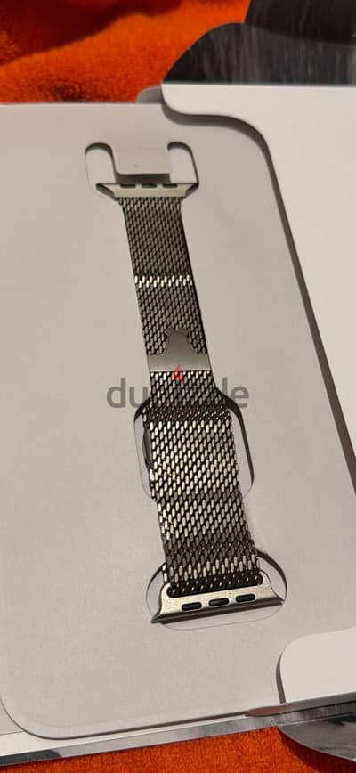 Apple Watch Ultra 3 b100% _ Natural Titanium Milanese 49mm gps&cel