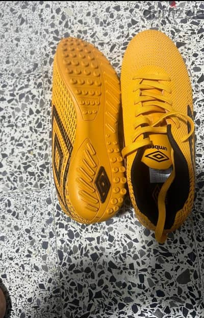 حذاء كرة قدم Umbro أصلي جديد – لم يُستخدم نهائيًا
