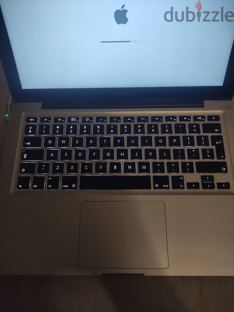 macbook pro 2010 good condition 2