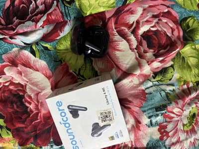 Soundcore liberty 4 nc العلبه والفرده الشمال