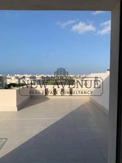 شاليه بالرووف بحرى متشطب بالكامل يطل على البحيرة  فى امواج الساحل الشمالى  - in amwaj north coast