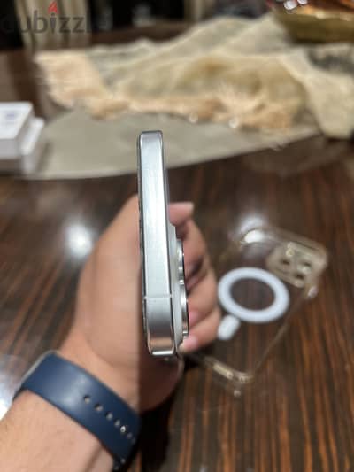 ١٦ بروماكس فضي زيرو من غير و لا خدش ولا صيانه