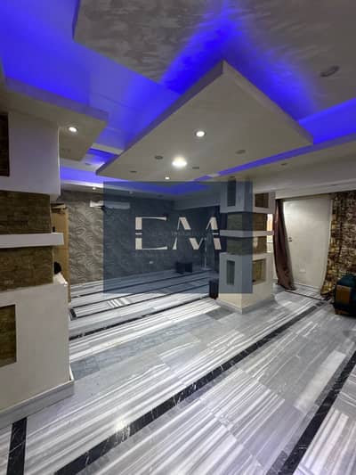 شقة للبيع مفروشة بالكامل بالتكييفات، موقع مميز