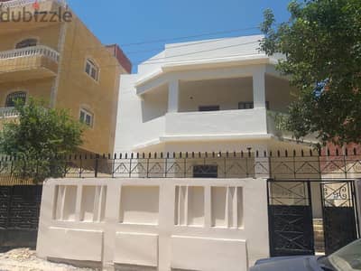 فيلا فاخرة + وحدتان إستثماريتان