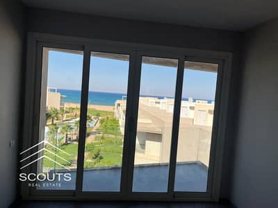 استلم فوري بفيو مميز علي البحر والكريستال لاجونز شاليه للبيع بنص سعره ( خصم 50% ) تشطيب كامل لوكيشن بحري مميز قرب هاسيندا وماونتن فيو راس الحكمه