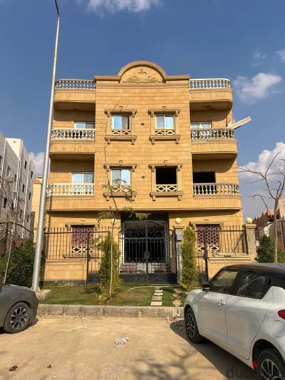 Apartment for sale at the roof in El Shorouk, area 200 square meters