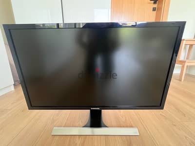 2018 Samsung monitor 28”