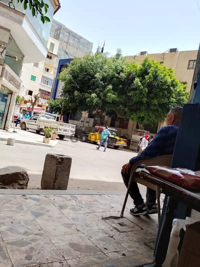 محل للايجار الحضرة البحرية امام السجل المدني علي شارعين 24 متر