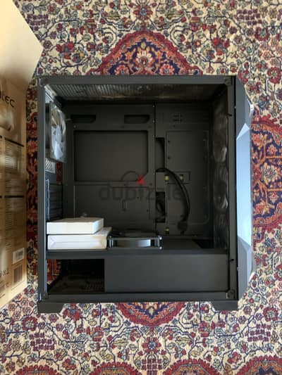 ANTEC CASE DF600 FLUX (Broken side glass!!!)