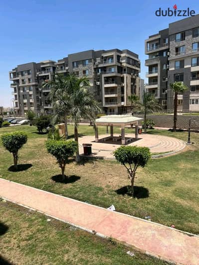 Opportunity for sale in Dar Misr El Shorouk, 130 sqm, first upper floor, first phase, great location and building, in front of the main gate, special