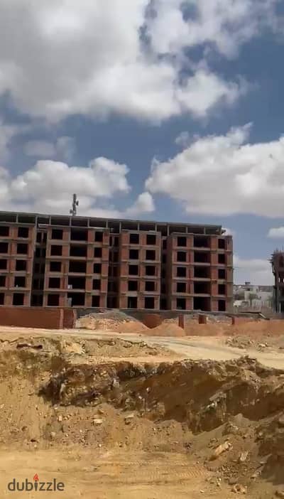 بمقدم 380الف امتلك شقتك متشطبة بالكامل علي طريق السويس مباشر امام مدينتي مباشرة وبجوار سوديك ايست و لافيستا بقسط علي 7سنوات.