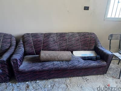 انتريه قديم مستعمل كنبة و اربع كراسي