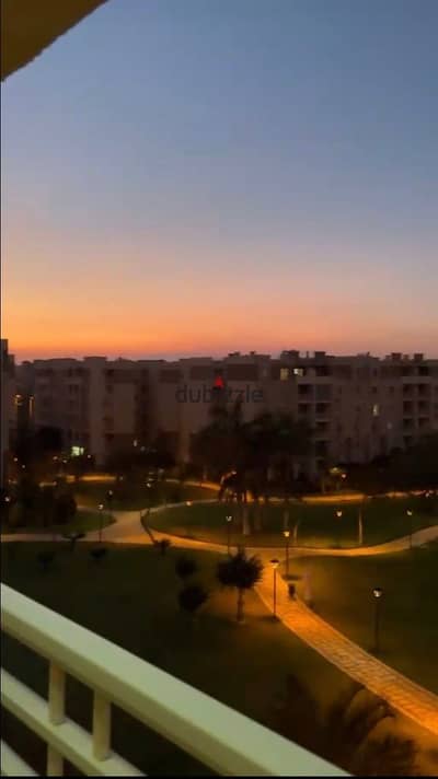96-meter apartment in B7 in a prime location close to services with special finishes and a garden and park view