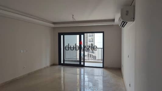 شقة للايجار 3 غرف مطبخ وتكييفات في ابراج زد الشيخ زايد