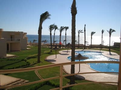With a 5% down payment and a 30% discount, own a chalet for sale in Ain Sokhna, Bella Romance Village, 80m super lux finish with furniture and installments over 8 years without interest.