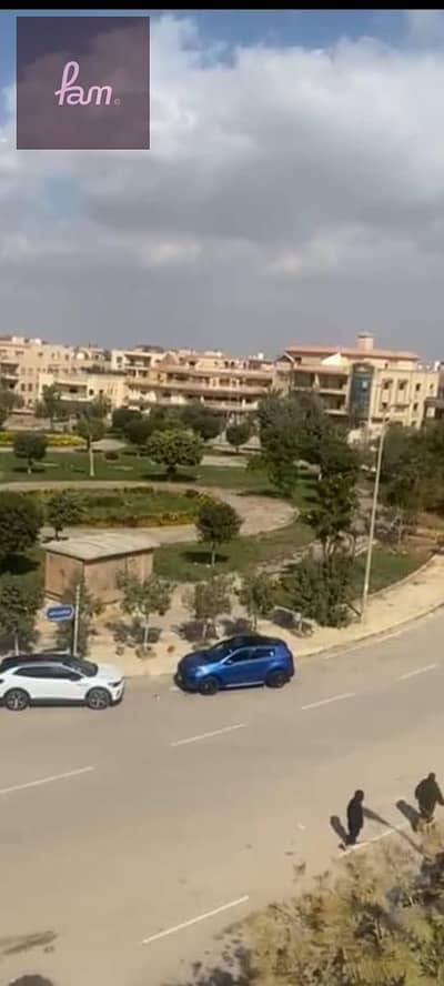 In prime location, 5 minutes from waterway