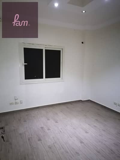 Ultra-lux apartment in a prime location – ready for immediate occupancy.