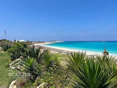 استلم فوري شاليه صف اول علي البحر متشطب بالكامل + تكييفات + اجهزه High-End بعائد استثماري مميز لوكيشن بحري مميز قرب  ريكسوس العلمين وهاسيندا Alamein