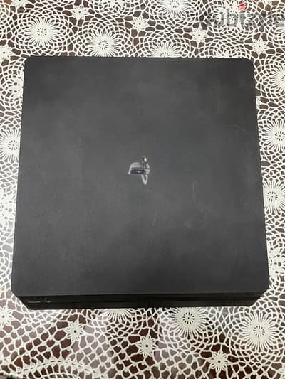 Ps4 بحالة ممتازة للبيع
