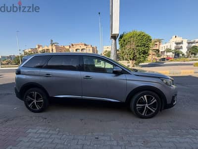 بيجو 5008 2020 فابريكه بالكامل ماعدا رفرفرف عداد ١٨٢ الف كم صيانه