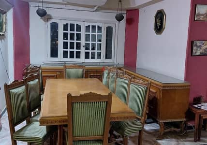 سفرة كاملة للبيع ١٠ كراسي + ٢ بوفية