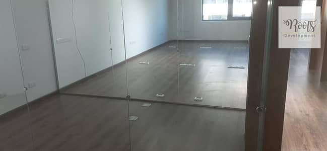 مكتب إداري للايجار موقع مميز كامل التشطيب في ذا بورتال سوديك الشيخ زايد. For Rent office finished ,in THE PORTAL SODIC , Sheikh Zayed.