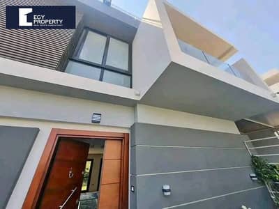 With a Prime View Luxury Villa for Sale in Midtown, New Cairo