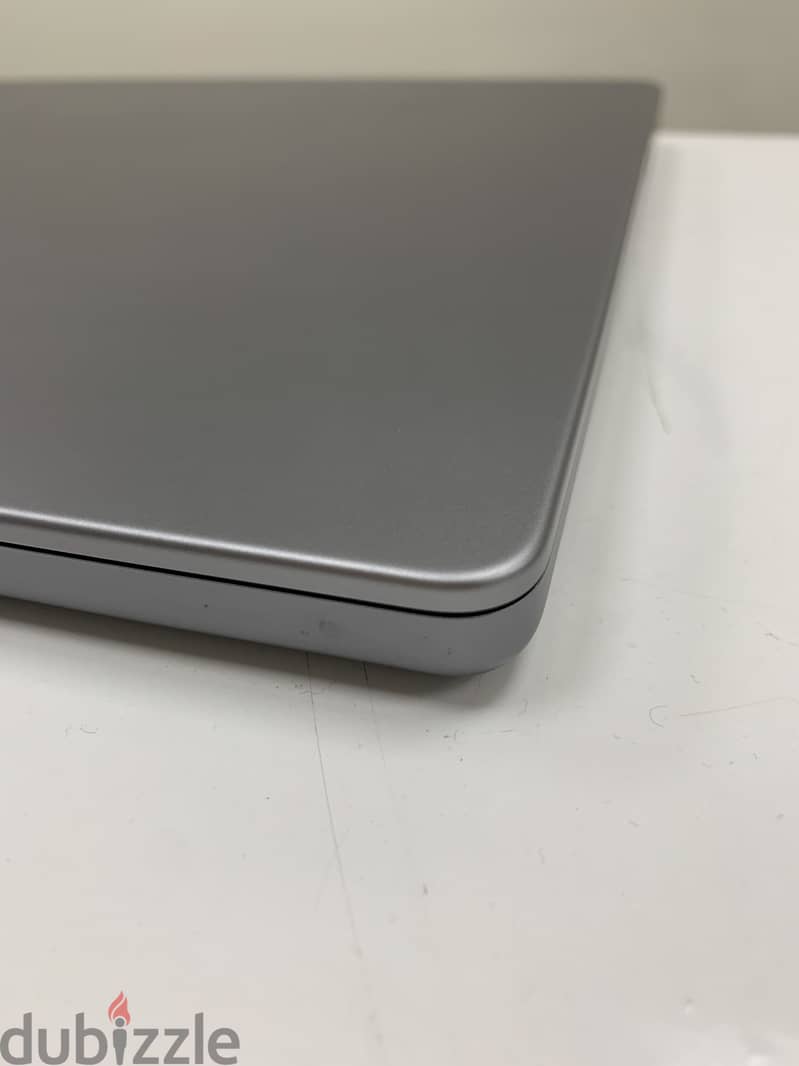 MacBook pro 14-inch M3 4