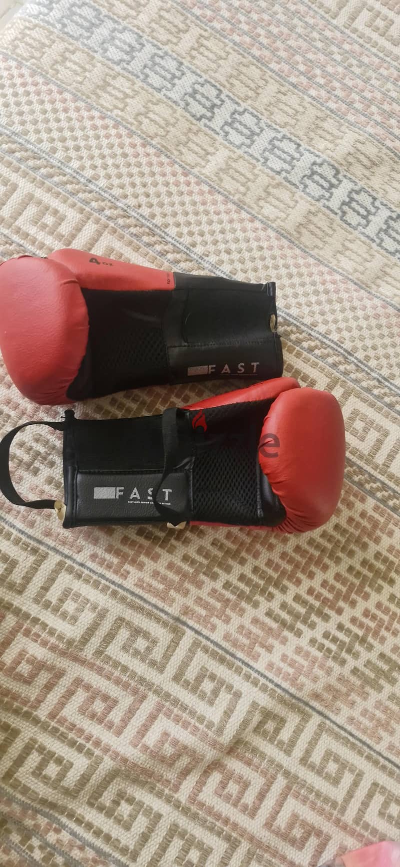 Decathlon outshoke boxing gloves for kids 2