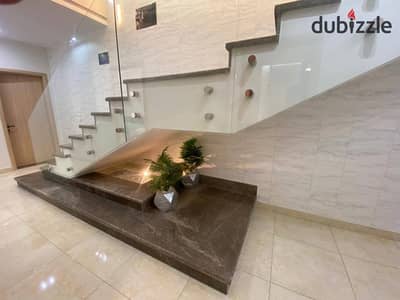 فرصتك للاستثمار دلوقتي دوبليكس 5 غرف بمقدم 295 الف بس ف اميز لوكيشن ف ال r8 وكل الوحدات شايفه فيو لاند سكيب ووتر فيتشر واقساط تصل ل 12 سنه