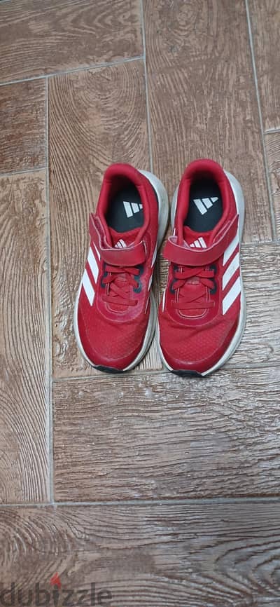 جزمة Adidas جديدة