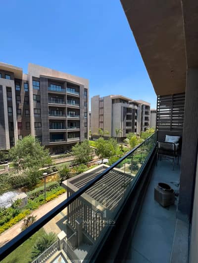 Furnished apartment 131 meters in Brivado View Lakes, second floor, 3 bedrooms, 2 bathrooms, special finishes, hotel-style furnishings