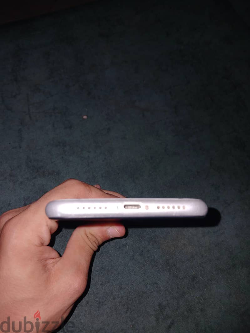 Apple - iPhone XR 4
