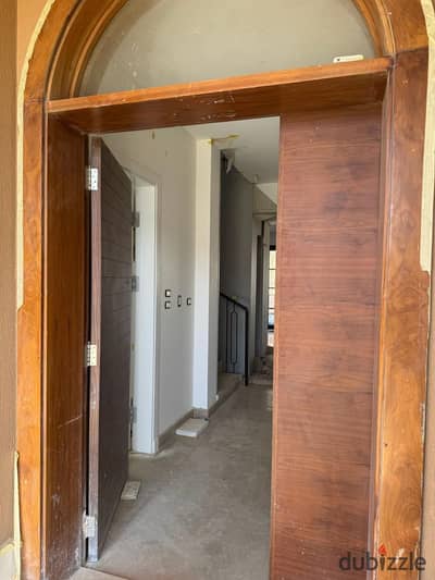 Townhouse 220m Prime location in Village West next to Emaar
