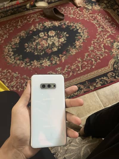 Samsung S10e used like new