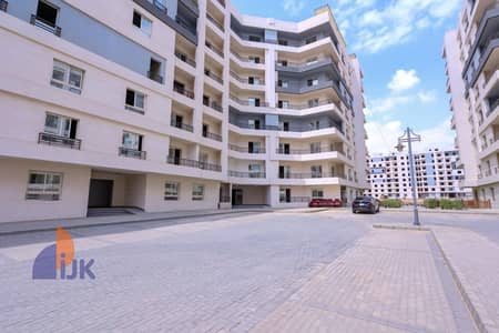 شقة مميزة للبيع استلام فورى متشطبة تشطيب كامل فى قلب ال R 7 العاصمة الإدارية الجديده New Administrative Capital