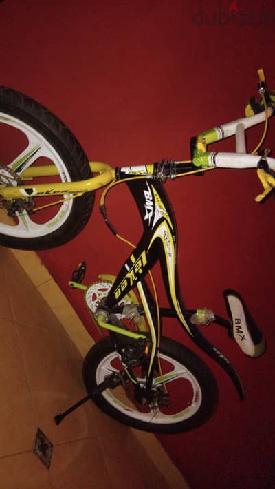 عجله. bmx