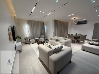  شقة للإيجار بفيليت سكاي كوندوز – مفروشة بالكامل | 161 م² | غرفتان نوم و 3 حمام جاهزة للسكن بموقع مميز داخل الكمبوند بتشطيب VIP وإطلالة مميزة