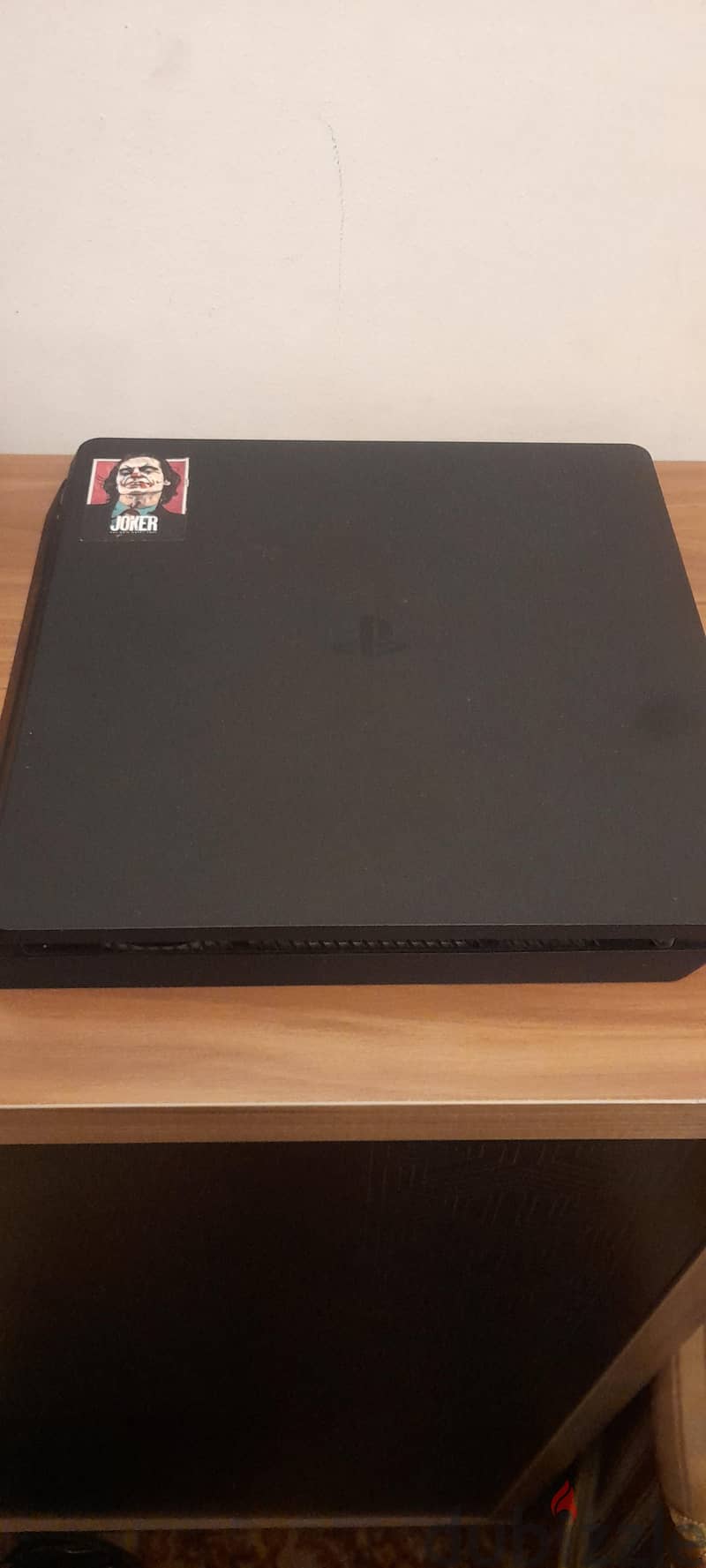 PlayStation 4 slim 1