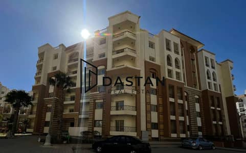 Apartment for sale, 152 sqm, featuring 3 bedrooms, fully finished, with immediate delivery. Located on the 4th floor with a wide garden view. Availabl