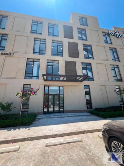 فرصة مميزة لاستئجار مبنى إداري بمشروع District 5 / تشطيب كامل بالتكييفات